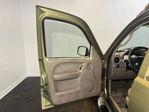 Used 2003 Jeep Liberty Renegade AWD/4WD image 7