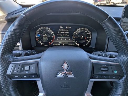 Used 2024 Mitsubishi Outlander FWD image 31