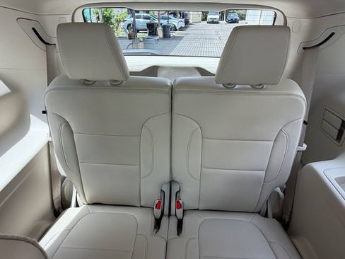 Certified 2023 GMC Acadia Denali w/ Denali Ultimate Package FWD image 15