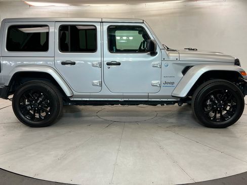 Used 2024 Jeep Wrangler Unlimited Sahara AWD/4WD image 6