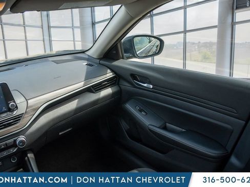 Used 2025 Nissan Altima 2.5 SV AWD/4WD image 14