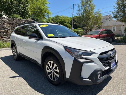 Used 2025 Subaru Outback Premium AWD/4WD image 9