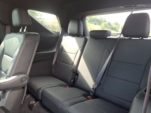 Used 2025 Chevrolet Traverse LT AWD/4WD image 11