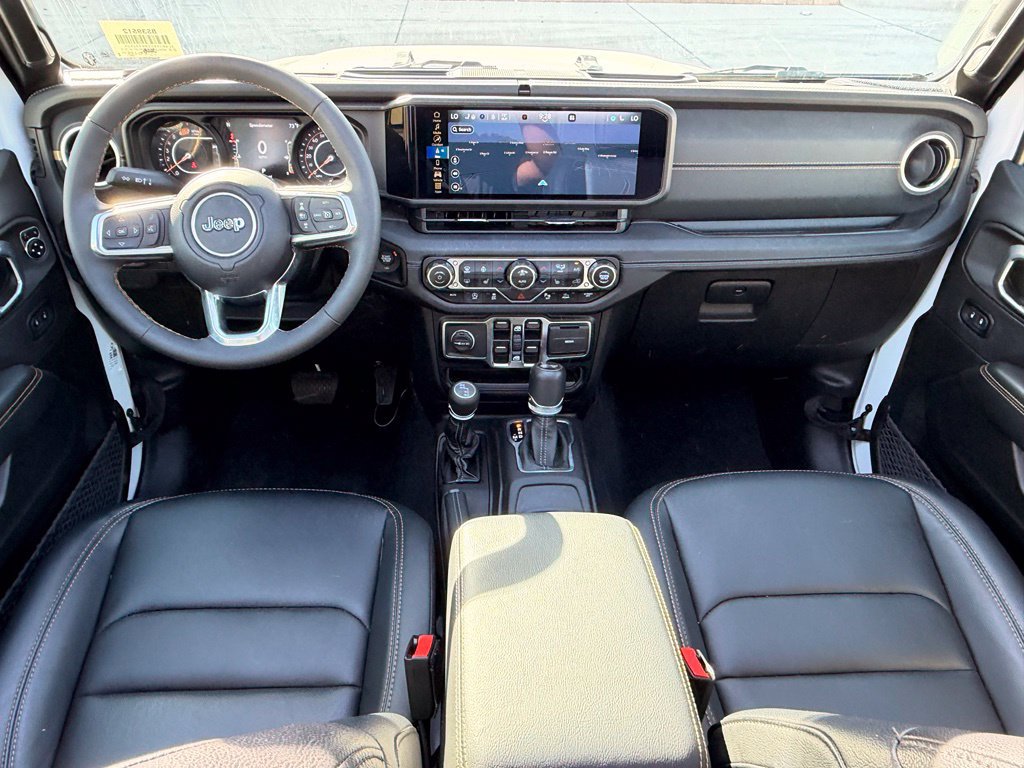 Used 2024 Jeep Wrangler Unlimited Sahara w/ Technology Group AWD/4WD image 13