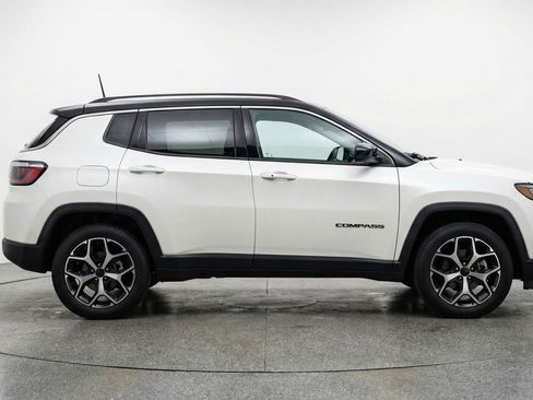 Used 2025 Jeep Compass Limited image 11