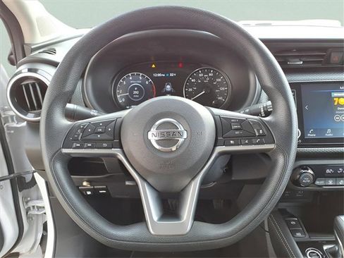 Used 2021 Nissan Kicks SV image 16