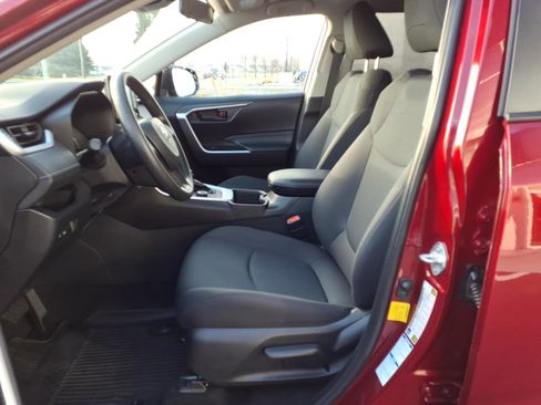 Used 2022 Toyota RAV4 LE image 11