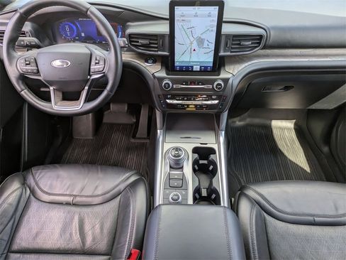 Used 2020 Ford Explorer Platinum w/ Premium Technology Package image 31
