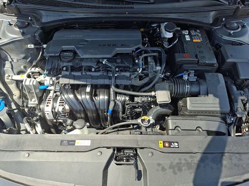 Used 2025 Hyundai Elantra SE FWD image 28