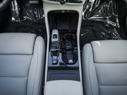 New 2026 Volvo XC40 B5 Ultra w/ Protection Package Premier image 28