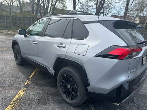 Used 2023 Toyota RAV4 SE image 7
