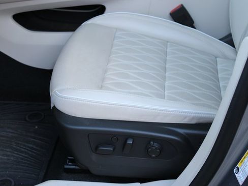 Used 2022 Buick Envision Avenir w/ Technology Package II image 15