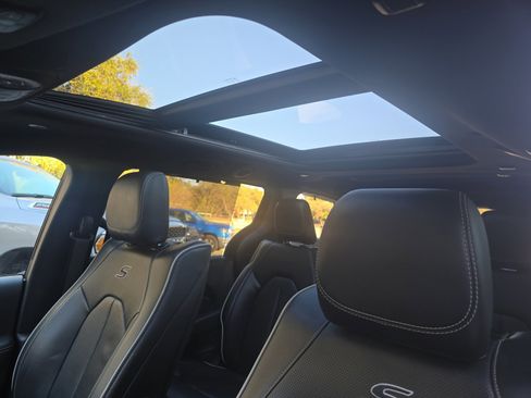 Certified 2022 Chrysler Pacifica Limited w/ Uconnect Theater Family Group image 16