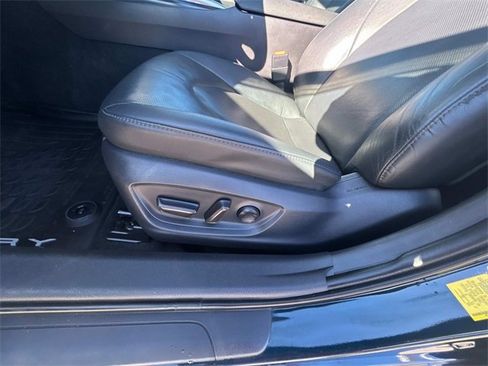 Used 2020 Toyota Camry XLE image 19