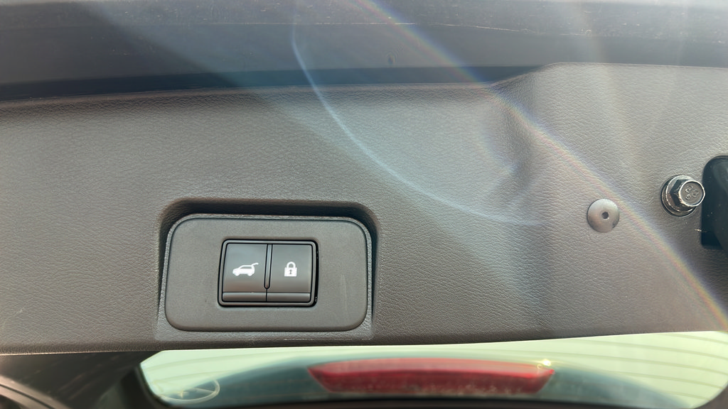 Used 2025 Nissan Rogue SV AWD/4WD image 19
