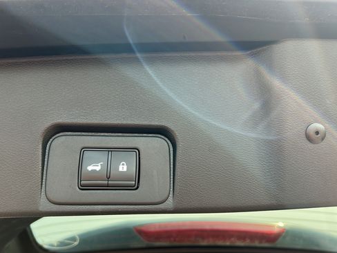 Used 2025 Nissan Rogue SV AWD/4WD image 19