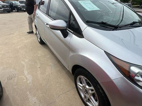 Used 2019 Ford Fiesta SE image 3