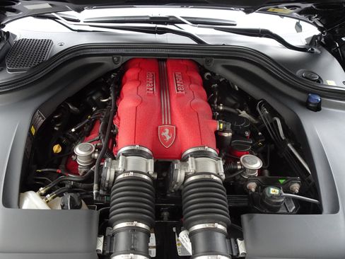 Used 2013 Ferrari California image 19