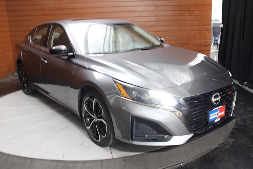 Used 2023 Nissan Altima 2.5 SR w/ SR Premium Package FWD image 10