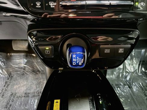 Used 2022 Toyota Prius FWD image 17