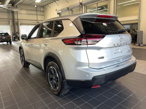 Used 2025 Nissan Rogue SV AWD/4WD image 15