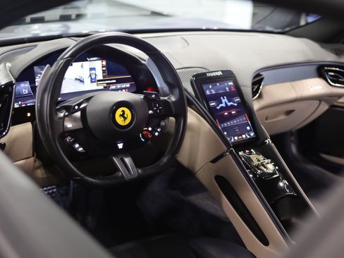 Used 2021 Ferrari Roma RWD image 31