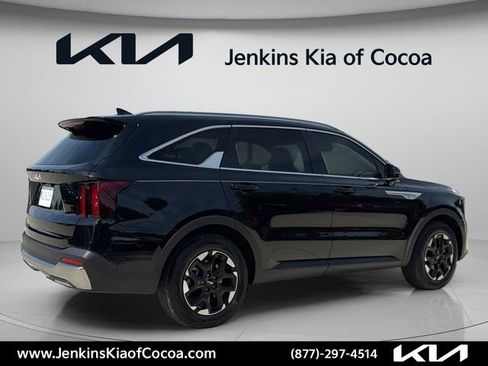 Certified 2026 Kia Sorento S w/ S Panoramic Sunroof Package FWD image 4