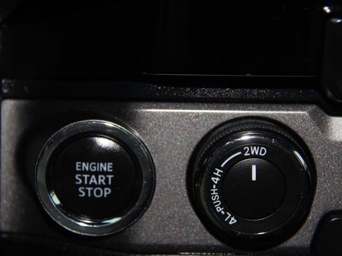 Used 2016 Toyota Tacoma TRD Off-Road w/ Premium & Technology Package AWD/4WD image 33