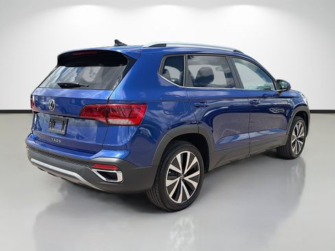 Used 2022 Volkswagen Taos SE FWD image 3