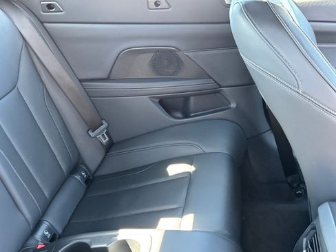 Used 2025 BMW 430i Convertible w/ Premium Package image 11