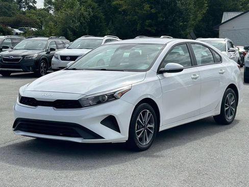 Used 2024 Kia Forte LXS w/ LXS Technology Package FWD image 3