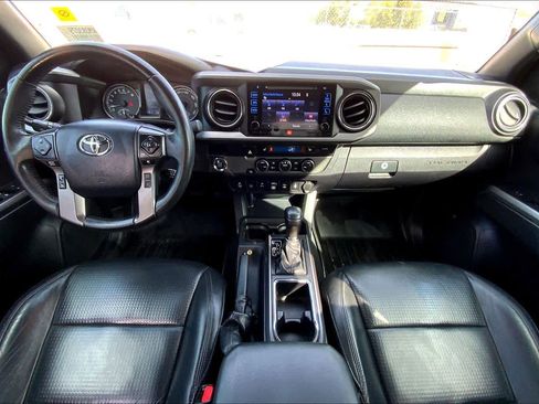 Used 2019 Toyota Tacoma TRD Off-Road w/ TRD Premium Off Road Package image 12