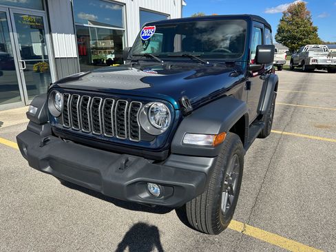 Used 2025 Jeep Wrangler Sport image 9