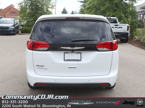 New 2026 Chrysler Voyager LX image 6