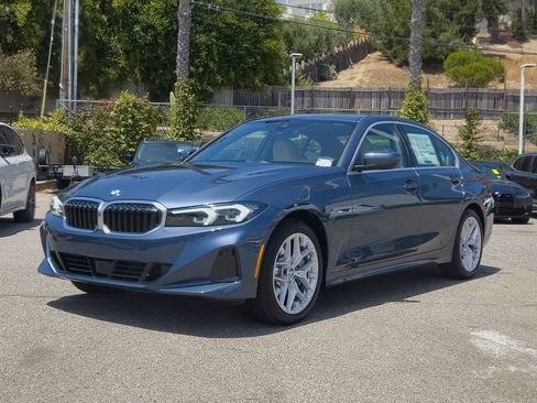 New 2026 BMW 330i Sedan w/ Premium Package RWD image 2