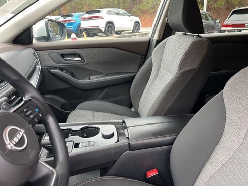 Used 2023 Nissan Rogue SV image 10