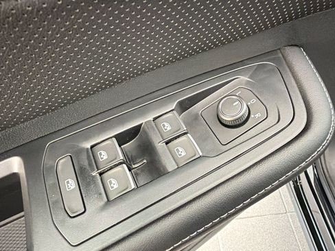 New 2026 Volkswagen Atlas Cross Sport SE FWD image 13