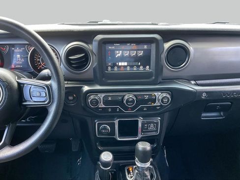 Used 2022 Jeep Wrangler Sport AWD/4WD image 7