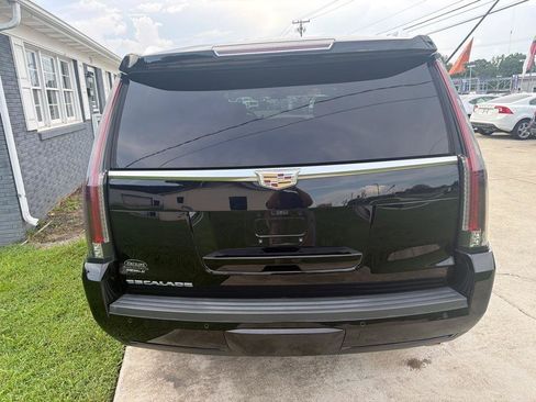 Used 2018 Cadillac Escalade Premium Luxury AWD/4WD image 9