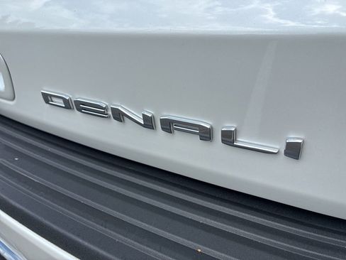 Used 2024 GMC Yukon XL Denali Ultimate AWD/4WD image 12