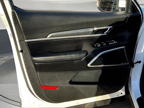 Used 2022 Kia Telluride LX image 21