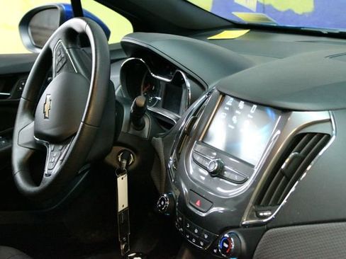 Used 2018 Chevrolet Cruze LT w/ RS Package FWD image 12