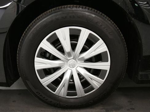 Used 2022 Toyota Camry LE image 30