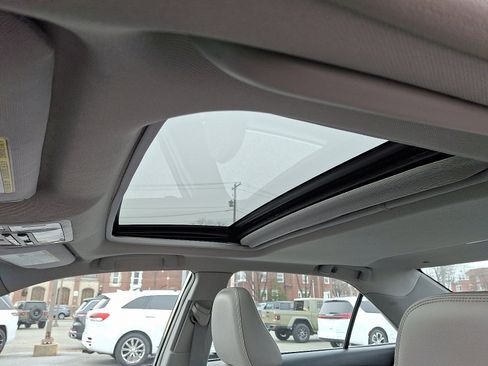 Used 2015 Toyota Camry XLE image 15