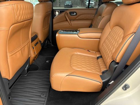 Used 2024 INFINITI QX80 Sensory AWD/4WD image 11