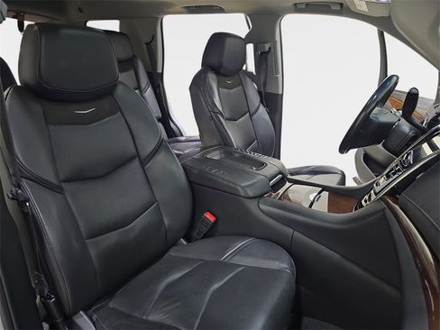 Used 2018 Cadillac Escalade Luxury image 12