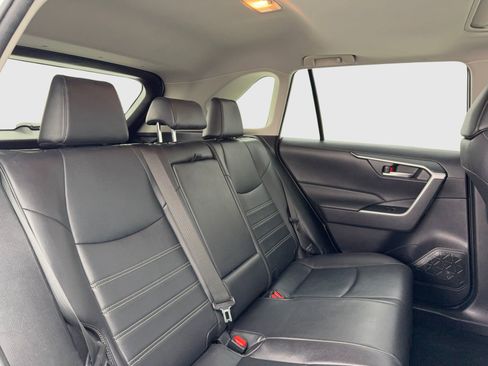 Used 2019 Toyota RAV4 XLE Premium image 40