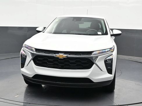 Used 2024 Chevrolet Trax LS w/ LS Convenience Package FWD image 9