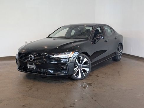 Used 2022 Volvo S60 B5 Inscription image 1