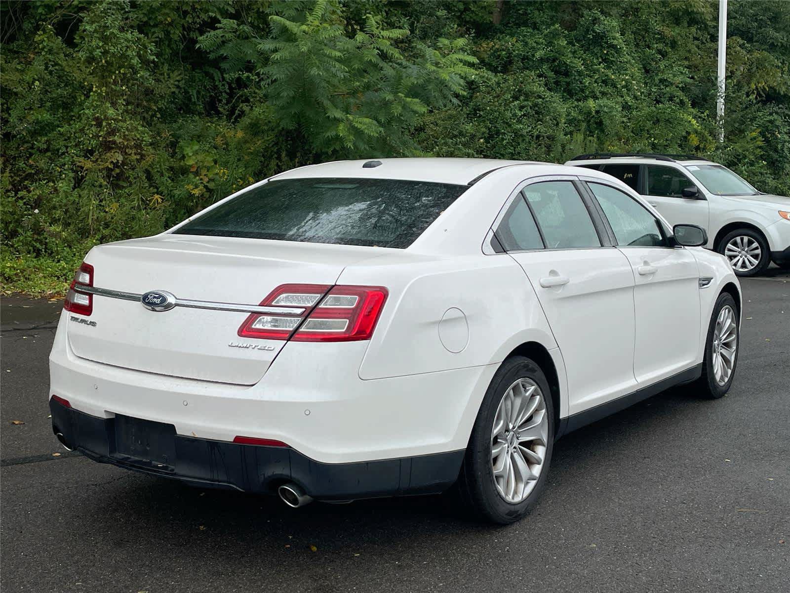Used 2019 Ford Taurus Limited FWD image 5